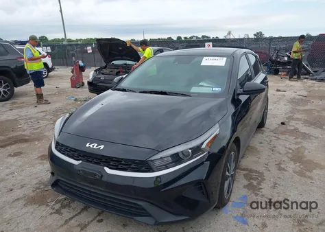 2024 Kia Forte Lxs z USA, uszkodzony, nr VIN 3KPF24ADXRE837923